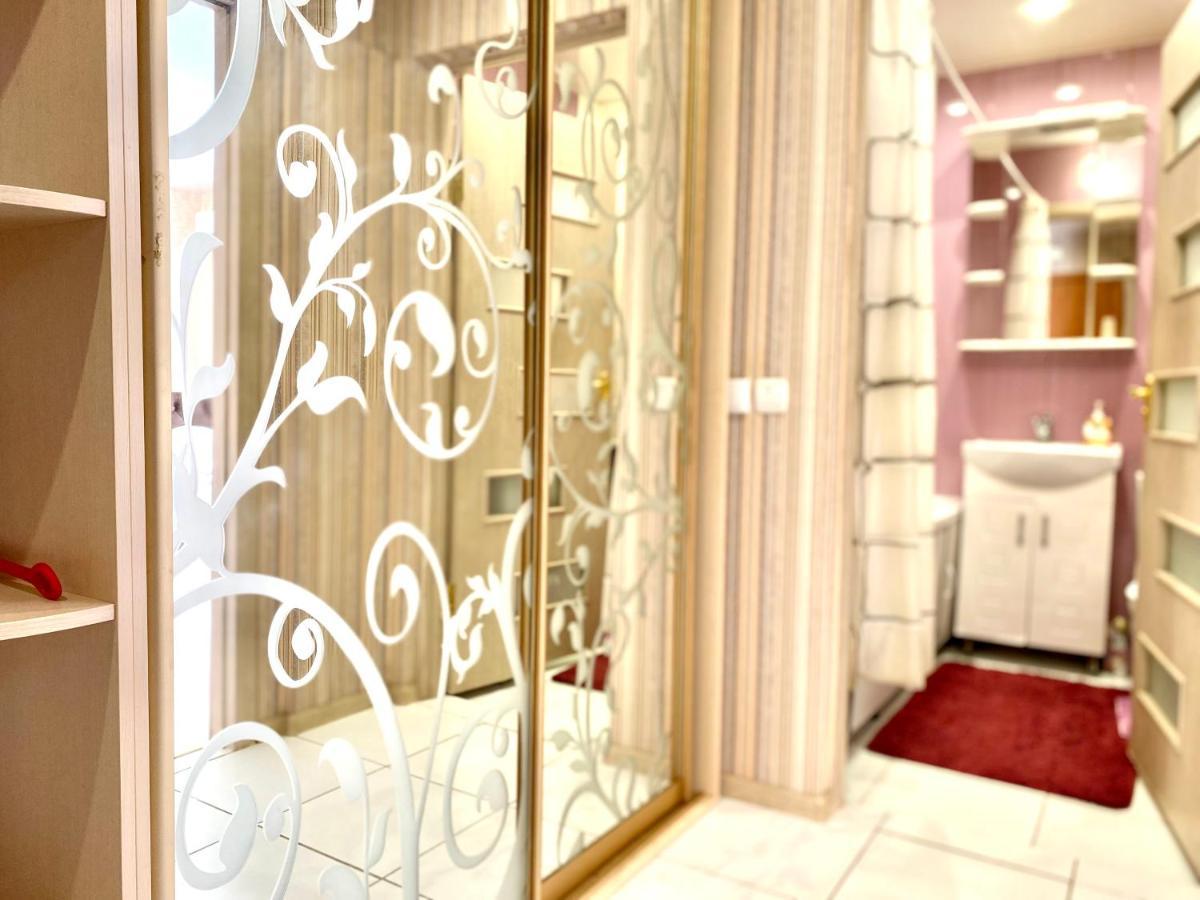Apartpoltava Елегантна Квартира В Новобудові,Біля Каштанової Алеї, Центр Міста, Звітна Документація Ngoại thất bức ảnh